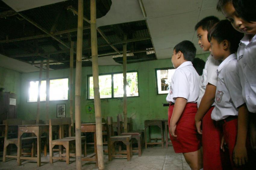 26Gedung Sekolah Rusak.jpg